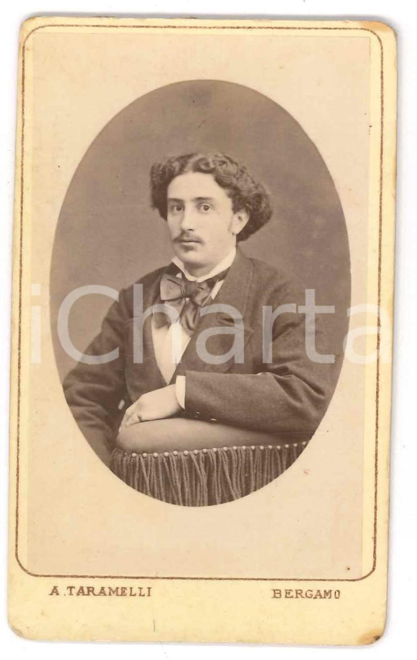 Fotografia d epoca originale 1890 ca BERGAMO Ritratto maschile  Foto Andrea TARAMELLI  CDV 1
