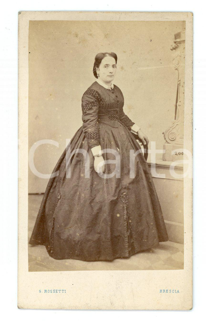 1890 ca BRESCIA Ritratto femminile - Foto G. ROSSETTI - CDV (1)  Fotografia d'epoca, montata su cartoncino.FOTOGRAFO: G. Rossetti - Brescia FAIR/discreto lievi bruniture e smussature agli angoli Formato: CDV (6x10 cm) originale e autentica 1