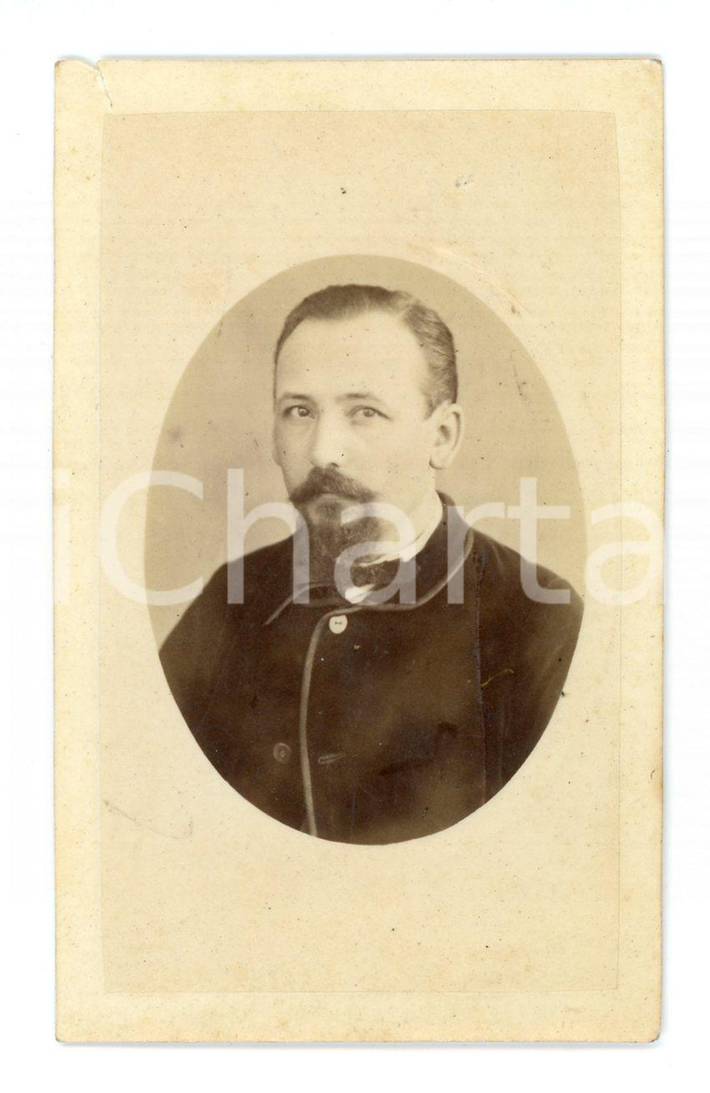1890 ca BRESCIA Ritratto maschile - Foto G. ROSSETTI - CDV  Fotografia d'epoca, montata su cartoncino.FOTOGRAFO: G. Rossetti - Brescia FAIR/discreto piccolo strappo al margine superiore, ondulature ai margini Formato: CDV (6x10 cm) originale e autentica 1