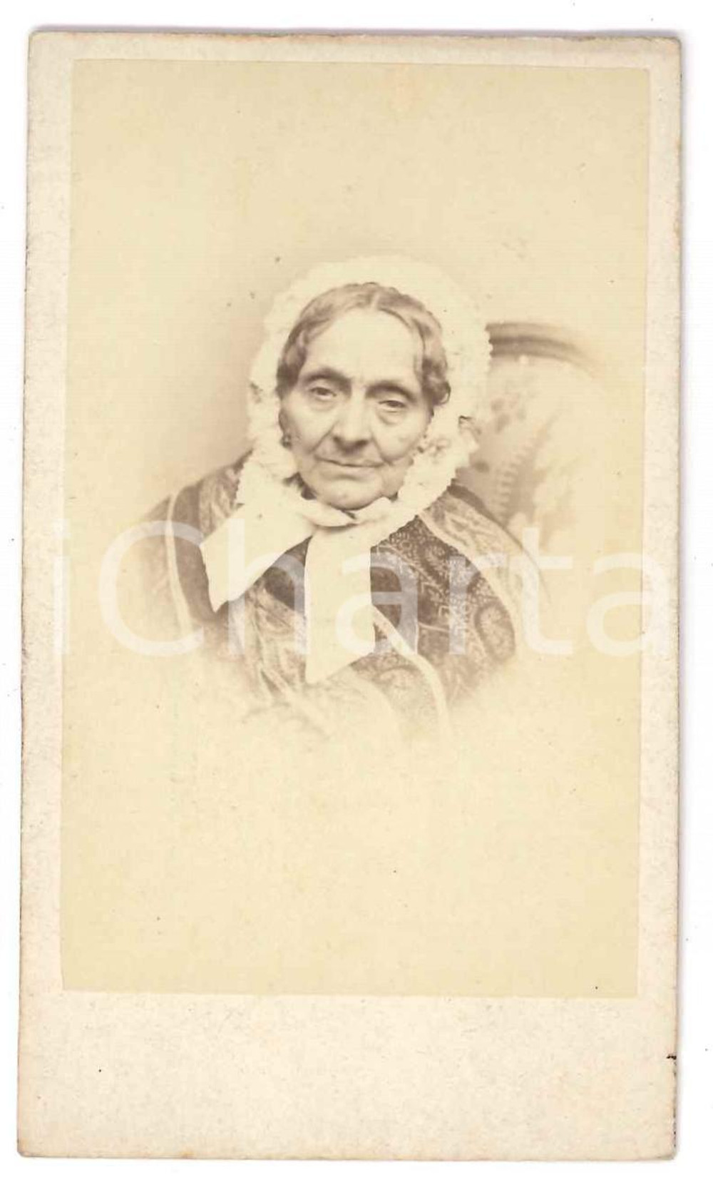1890 ca BRESCIA Ritratto di donna anziana - Foto G. TRAININI - CDV  Fotografia d'epoca, montata su cartoncino.FOTOGRAFO: G. Trainini - Brescia FAIR/discreto lievi bruniture e smussature agli angoli Formato: CDV (6x10 cm) originale e autentica 1