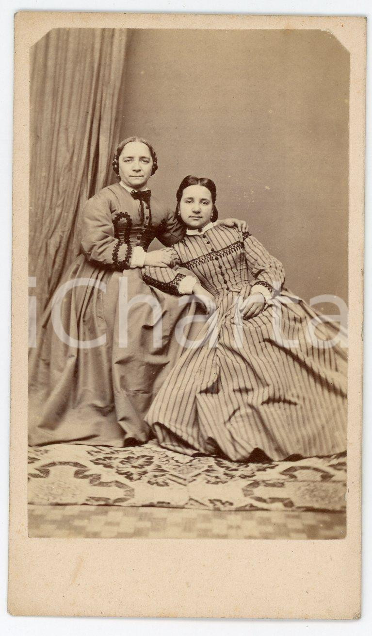 Fotografia d epoca originale 1890 ca BRESCIA Ritratto di madre e figlia   Foto G. ALLEGRI  CDV 1