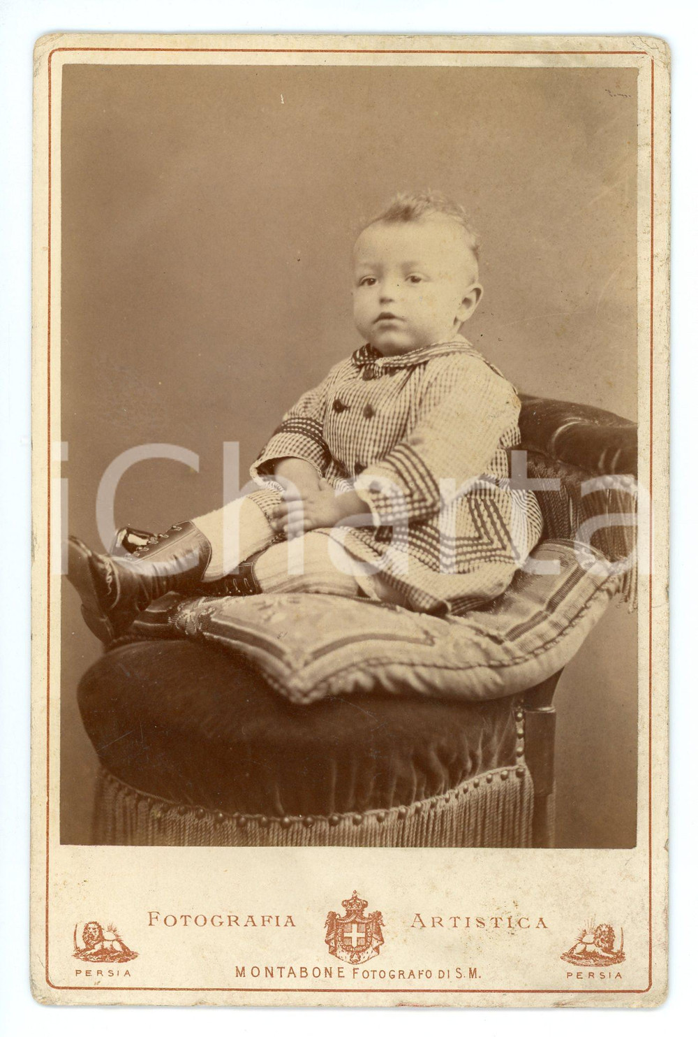 1900 ca MILANO Ritratto di un bambino - Foto MONTABONE 10x16 cm  Fotografia d'epoca.FOTOGRAFO: Montabone - Milano FAIR/discreto Lievi smussature agli angoli Formato: 10x16 cm originale e autentica 1