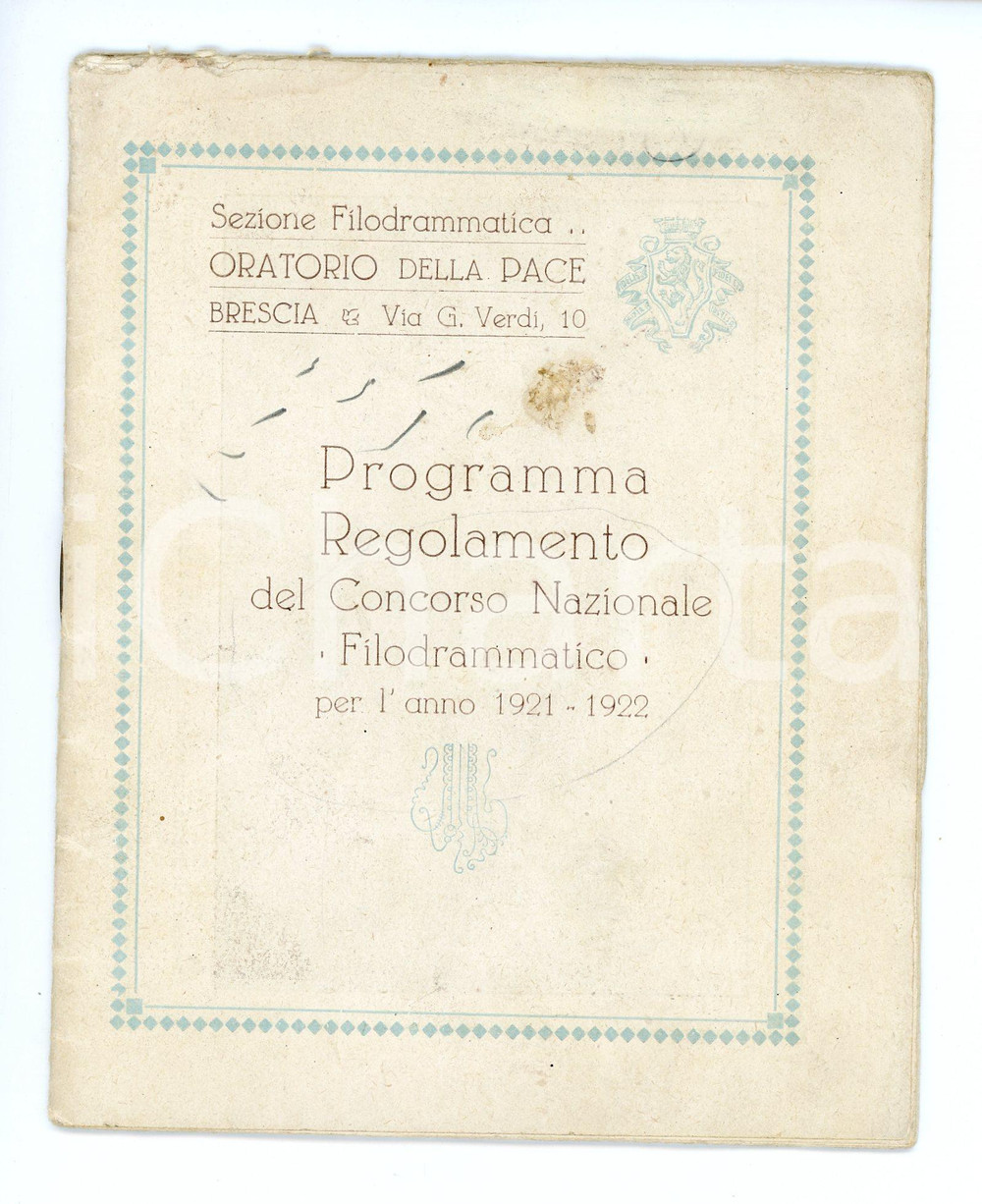 1921 BRESCIA Oratorio della Pace - Regolamento concorso nazionale filodrammatico Pubblicazione illustrata d'epoca. PAGINE: 18 FAIR/discreto Macchie, bruniture e segni a matita in copertina, abrasione al margine superiore delle pagine, lieve mancanza a pagina 2 Formato: 12x15 cm originale e autentica 1