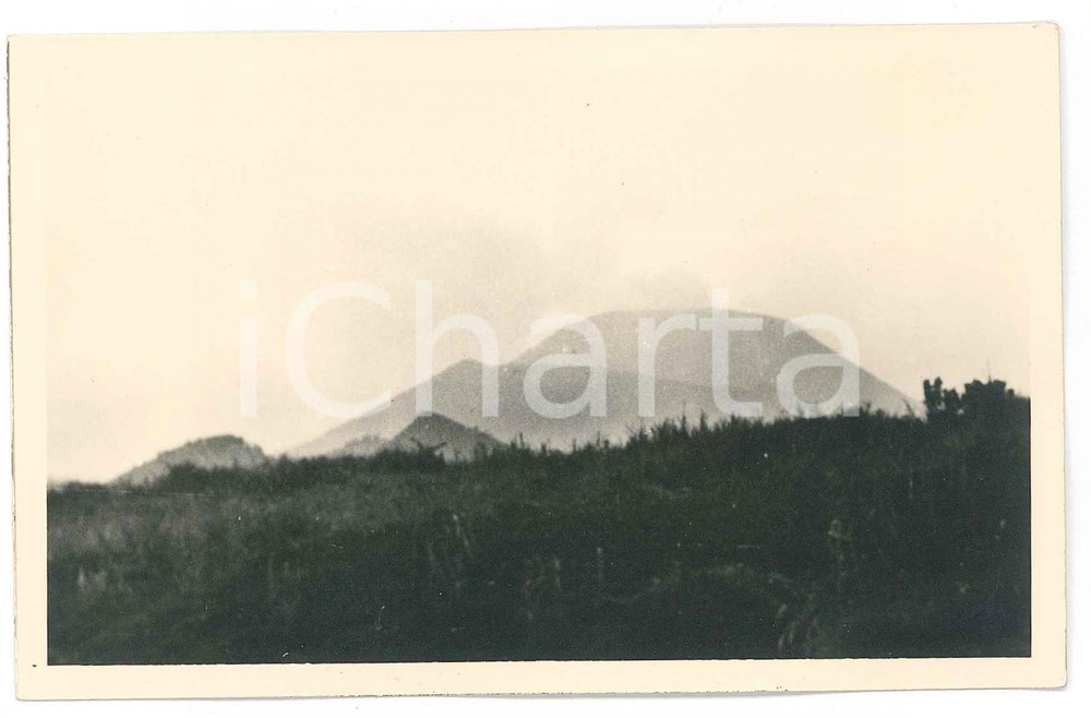 1930 ZAGOURSKI Â«L'Afrique qui disparaÃ®tÂ» KIVU - Volcan NYAMURAGIRA Postcard (3)  Fotocartolina postale d'epoca, appartenente alla serie &laquo;L'Afrique qui dispara&icirc;t&raquo; del fotografo Casimir Zagourski (L&eacute;opoldville).Non viaggiata.Timbro al verso: "Henri Nicaise Photographe - Namur".CONDIZIONI: GFORMATO: 14x9 cm    originale e autentica 1