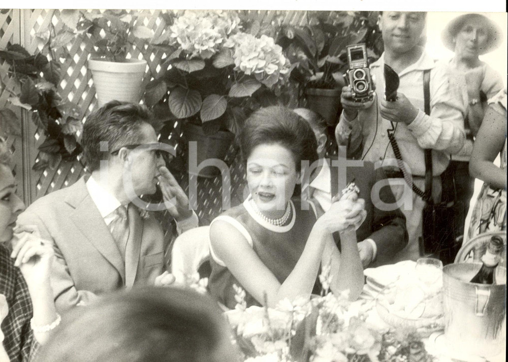 Fotografia d epoca originale 1955 ca CANNES FILM FESTIVAL Celebrità a pranzo Fotografia 26x18 cm 2 1