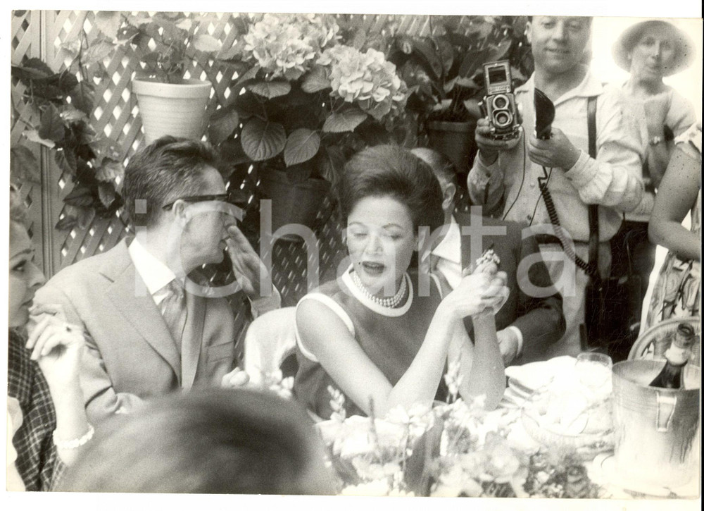 Fotografia d epoca originale 1955 ca CANNES FILM FESTIVAL Celebrità a pranzo Fotografia 26x18 cm 1 1