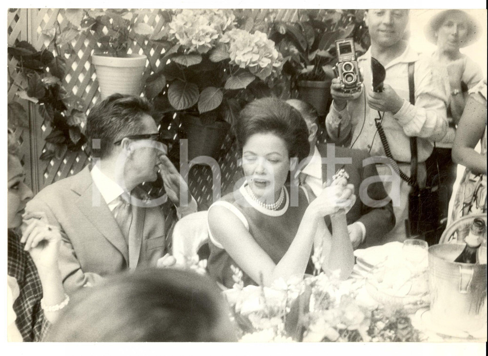 Fotografia d epoca originale 1955 ca CANNES FILM FESTIVAL Celebrità a pranzo Fotografia 26x18 cm 3 1