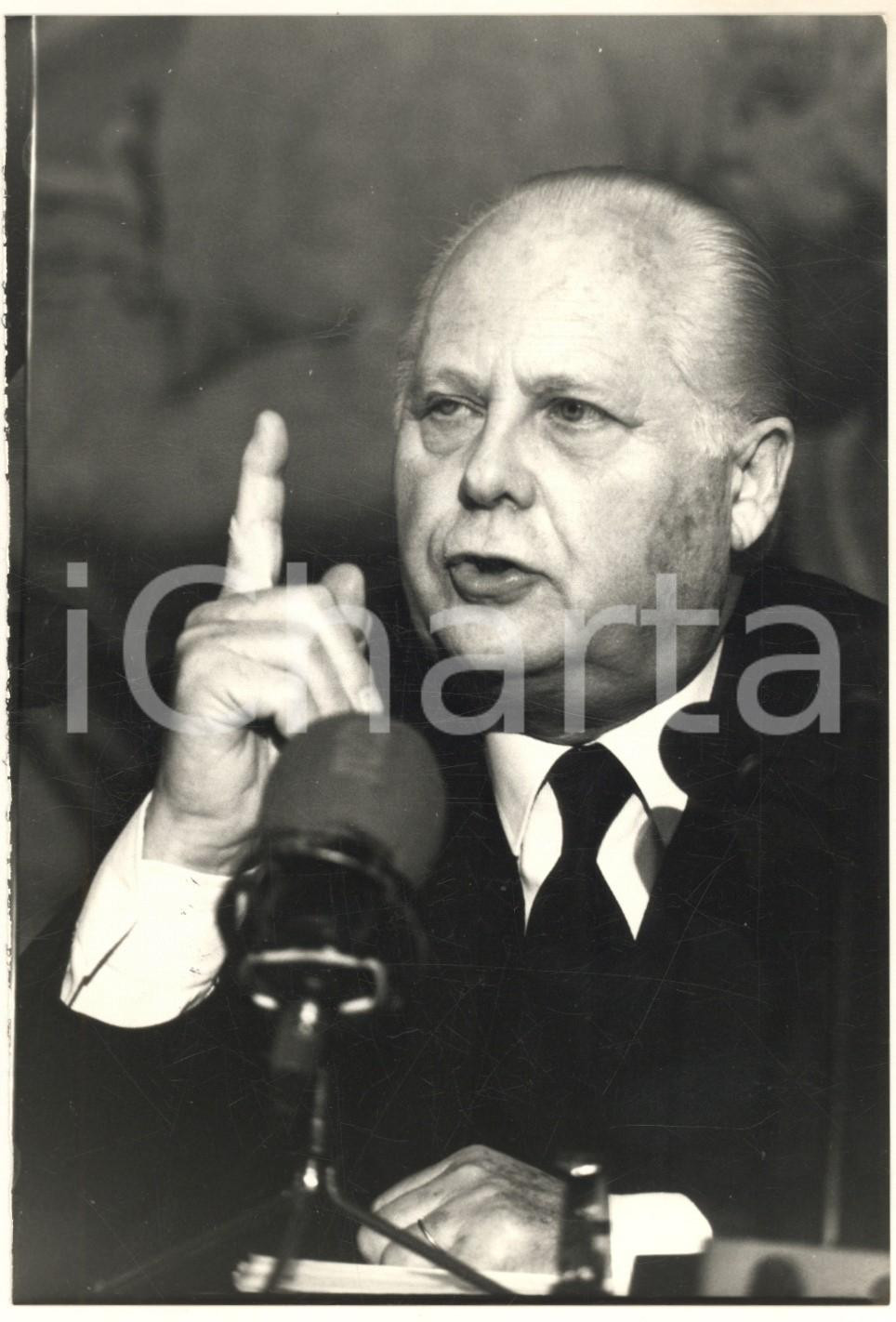 Fotografia d epoca originale 1990 PARIS Jean CLUZEL parla del budget dell audiovisivo  Foto 1 1