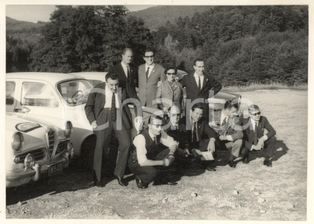 Fotografia d epoca originale 1960 ca RALLY Team JOLLY CLUB dopo una gara  Foto di gruppo 1