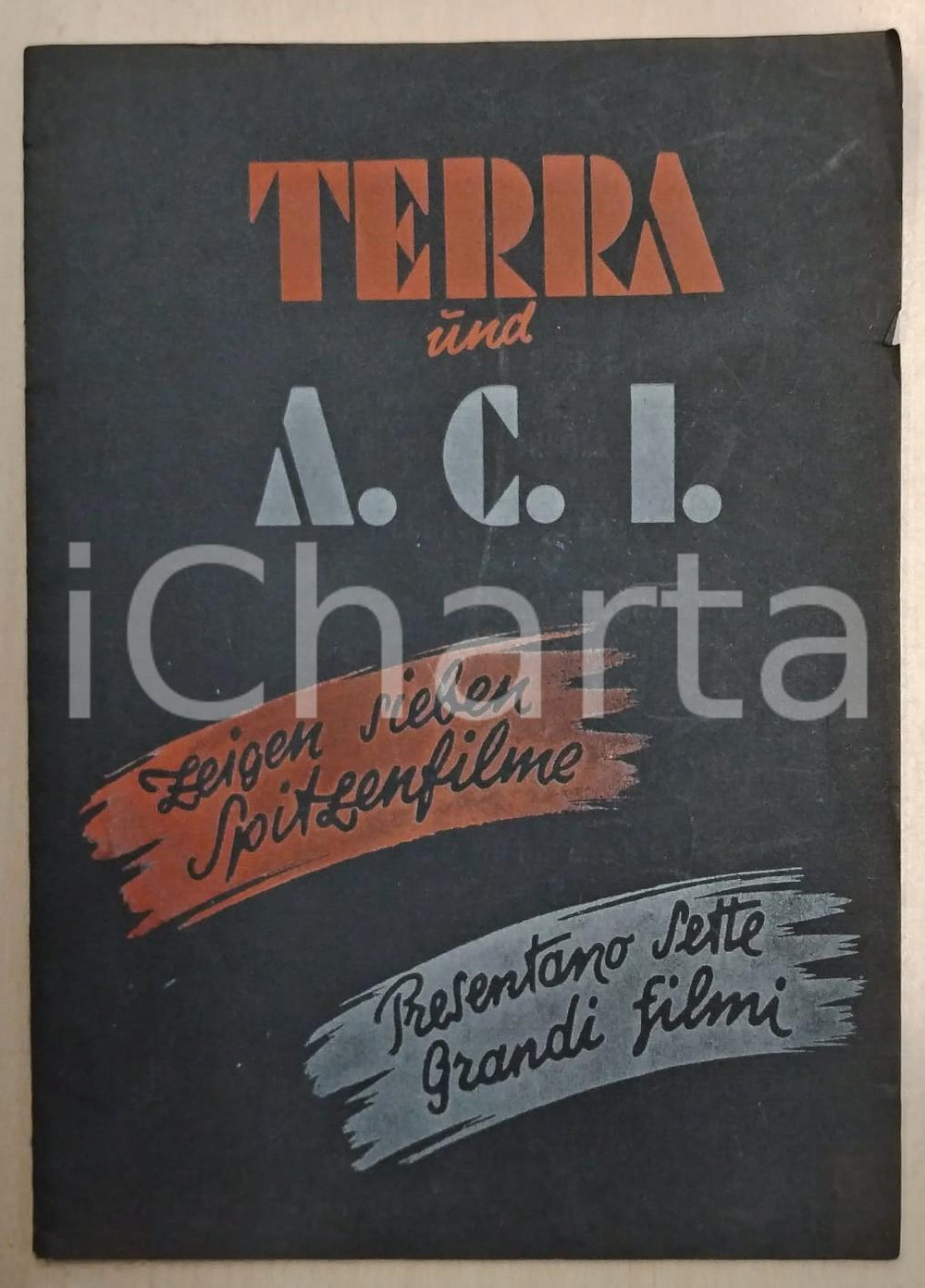 1941 TERRA FILMKUNST - A.C.I. EUROPA FILM Presentano sette grandi filmi Pubblicazione illustrata d'epoca.PAGINE: 32 FAIR/discreto Strappi in copertina, macchia in quarta di copertina Formato: 24x34 cm originale e autentica 1