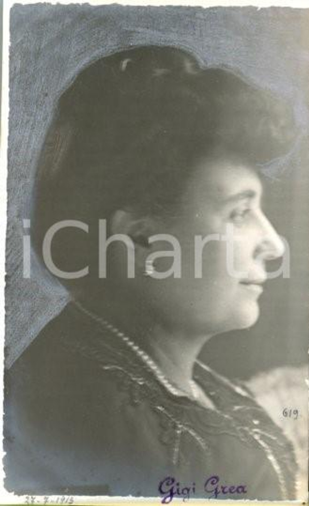 1913 ROMA Ritratto Elvira MENICHINI - Profilo *Fotocartolina Luigi GREA (2) Fotografia originale d'epoca, in formato cartolina postale.Si tratta di uno scatto realizzato da un fotografo amatoriale, Luigi "Gigi" Grea, funzionario delle ferrovie. FAIR/discreto ritocchi manuali Formato: 9x14 cm originale e autentica 1