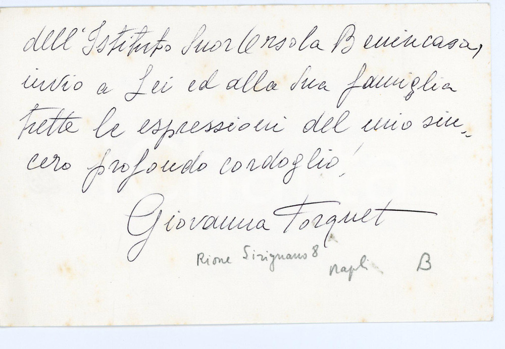 1980 NAPOLI Giovanna TORQUET Biglietto di condoglianze - Autografo Biglietto con scritta e firma autografa. FAIR/discreto Piegature agli angoli, ingialliture Formato: 16x10 cm originale e autentica 1