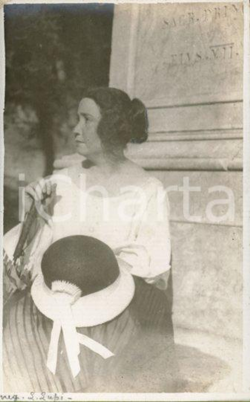 1915 ca ROMA Negoziante L. LUPI - Ritratto con cappello *Foto Luigi GREA Fotografia originale d'epoca, in formato cartolina postale.Si tratta di uno scatto realizzato da un fotografo amatoriale, Luigi "Gigi" Grea, funzionario delle ferrovie. GOOD/buono  Formato: 9x14 cm originale e autentica 1