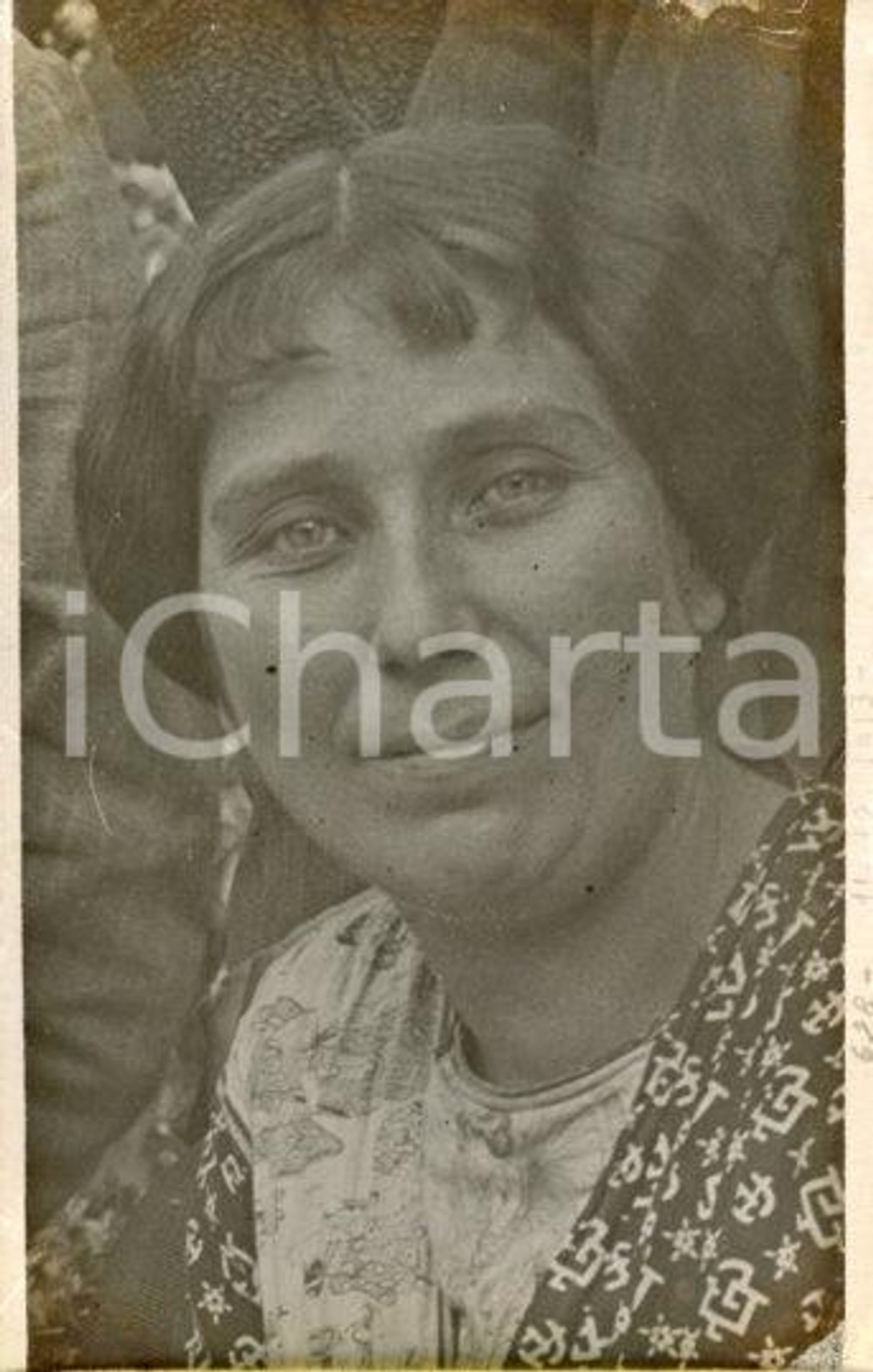 1913 ISOLA D'ASTI - Luigi GREA - Ritratto di donna *Fotocartolina ARTISTICA Fotografia originale d'epoca, in formato cartolina postale.Si tratta di uno scatto realizzato da un fotografo amatoriale, Luigi "Gigi" Grea, funzionario delle ferrovie. GOOD/buono ma difetti di stampa Formato: 9x14 cm originale e autentica 1