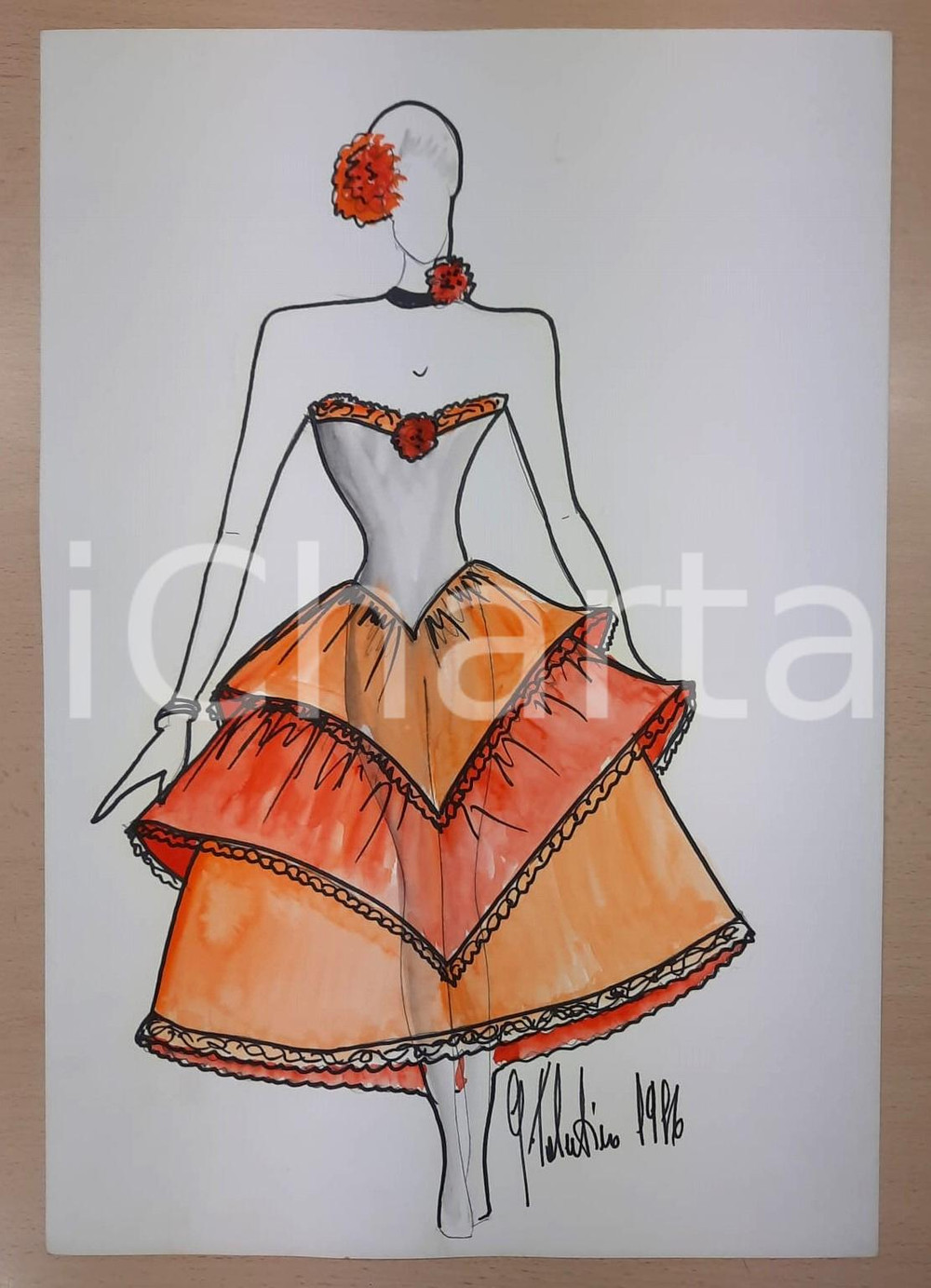 1986 MODA Gianni TOLENTINO - Bozzetto ballerina "Capitan Fracassa" *AUTOGRAFO Bozzetto originale, autografo, disegnato e colorato a mano dallo stilista Gianni Tolentino.Si tratta del bozzetto per un costume di scena per "Capitan Fracassa".Su carta. GOOD/buono  Formato: 33x48 cm originale e autentica 1