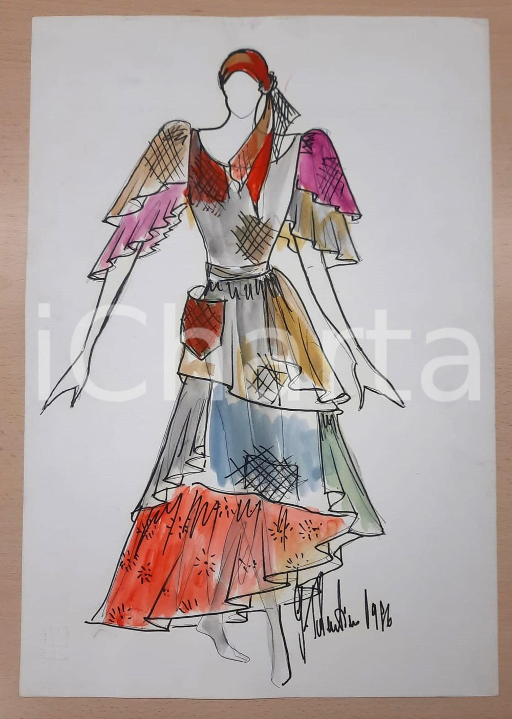 1986 MODA Gianni TOLENTINO - Bozzetto Chiquita "Capitan Fracassa" - AUTOGRAFO Bozzetto originale, autografo, disegnato e colorato a mano dallo stilista Gianni Tolentino.Si tratta del bozzetto per un costume di scena per "Capitan Fracassa".Su carta. GOOD/buono  Formato: 33x48 cm originale e autentica 1