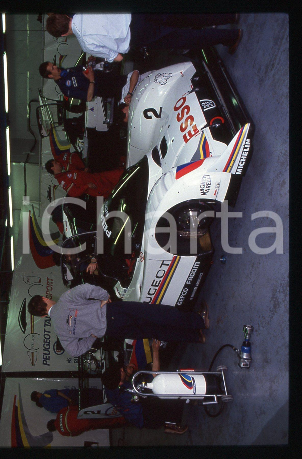 PEUGEOT 905 - ALFA 164 CELEBRITY RACE SAN MARINO GP 1988 35 mm vintage slide 2 Diapositiva d'epoca, in formato 35 mm.CONDIZIONI: GOODE' severamente vietata la riproduzione. Tutti i diritti sono riservati.Nella diapositiva ICharta mette in vendita, sul negozio eBay e in esclusiva sul sito "icharta" il proprio archivio composto da numerose diapositive e negativi fotografici d'epoca, tutti originali e autentici, che attraversano la storia del costume italiano tra gli la fine degli anni Sessanta e Novanta.Si tratta di uno sguardo inedito sull'attualità , la politica, la vita quotidiana, il gossip e la cultura, che fotografa il cambiamento della nazione in quest'ultimo scorcio del XX secolo. Un'occasione unica per il mercato del collezionismo, che vede finalmente disponibile un archivio eccezionale per vastità , tematiche e condizioni, in un settore (il negativo fotografico e la diapositiva) di assoluta novità  e dalle interessanti prospettive di investimento.  GOOD/buono   originale e autentica 1
