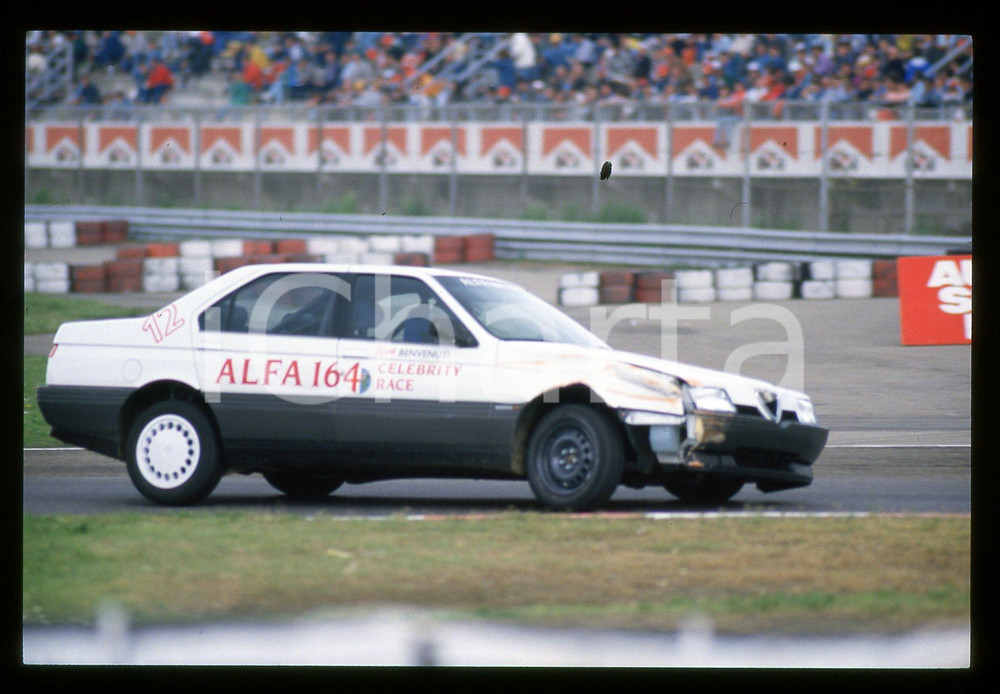 Nino BENVENUTI ALFA 164 CELEBRITY RACE SAN MARINO GP 1988 35 mm vintage slide Diapositiva d'epoca, in formato 35 mm.CONDIZIONI: GOODE' severamente vietata la riproduzione. Tutti i diritti sono riservati.Nella diapositiva ICharta mette in vendita, sul negozio eBay e in esclusiva sul sito "icharta" il proprio archivio composto da numerose diapositive e negativi fotografici d'epoca, tutti originali e autentici, che attraversano la storia del costume italiano tra gli la fine degli anni Sessanta e Novanta.Si tratta di uno sguardo inedito sull'attualità , la politica, la vita quotidiana, il gossip e la cultura, che fotografa il cambiamento della nazione in quest'ultimo scorcio del XX secolo. Un'occasione unica per il mercato del collezionismo, che vede finalmente disponibile un archivio eccezionale per vastità , tematiche e condizioni, in un settore (il negativo fotografico e la diapositiva) di assoluta novità  e dalle interessanti prospettive di investimento.  GOOD/buono   originale e autentica 1