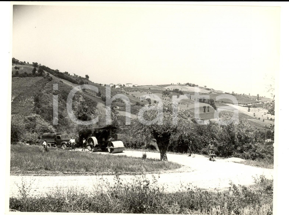 Fotografia d epoca originale 1950 VOLPARA Operai al lavoro lungo una strada di campagna FOTO ARTISTICA 2 1