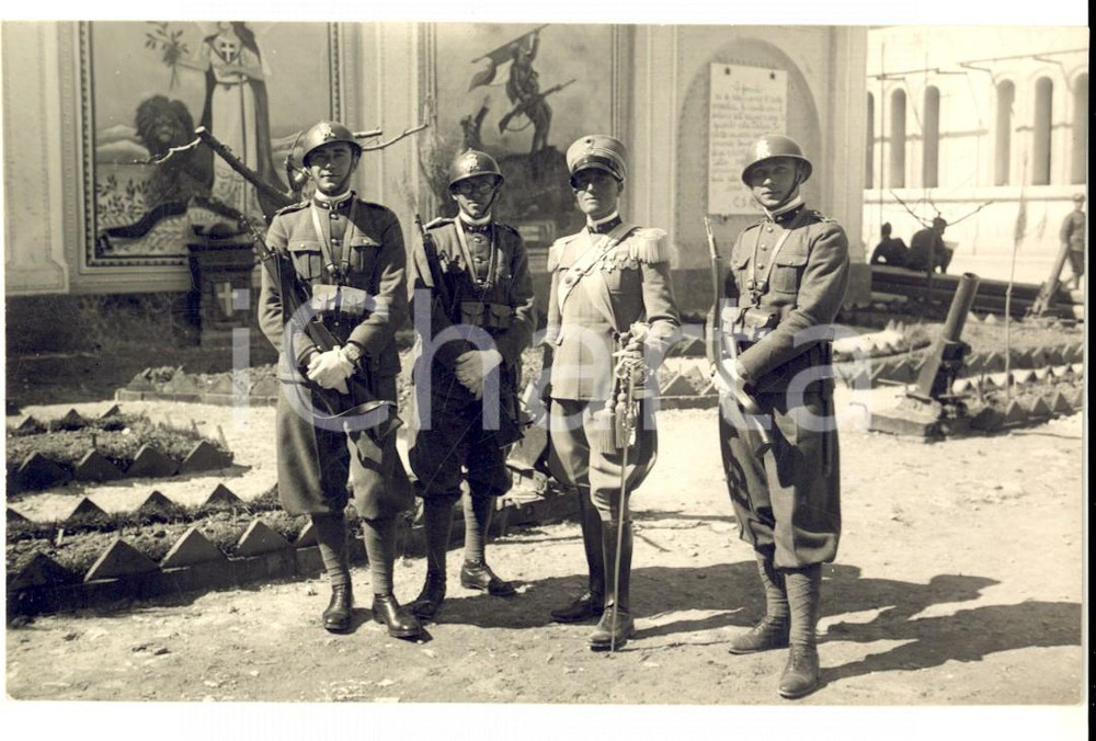 Fotografia d epoca originale 1929 REGIO ESERCITO CAMPOBASSO Militari del 5° Reggimento Fanteria in cortile 1