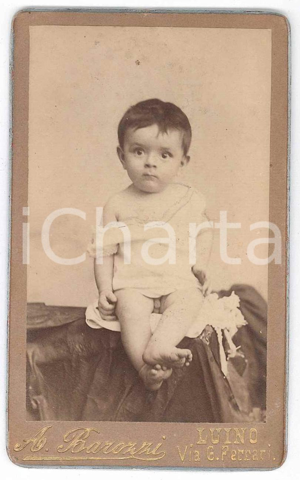 1890 ca LUINO Ritratto di bambino - Foto A. BAROZZI - CDV  Fotografia d'epoca, su cartoncino.FOTOGRAFO: Studio Fotografico A. Barozzi - Luino, Via G. Ferrari 13 GOOD/buono  Formato: CDV (6x10 cm) originale e autentica 1