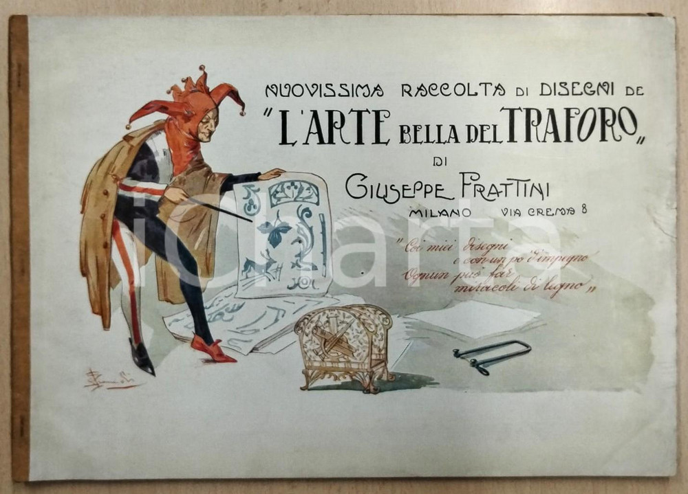 1950 ca Giuseppe FRATTINI L'arte bella del traforo - Nuovissima raccolta disegni Catalogo illustrato d'epoca.PAGINE: 48 POOR/danneggiato Bruniture e macchie alle pagine e alla copertina, piccoli strappi e piegature ai margini della copertina Formato: 34x24 cm originale e autentica 1