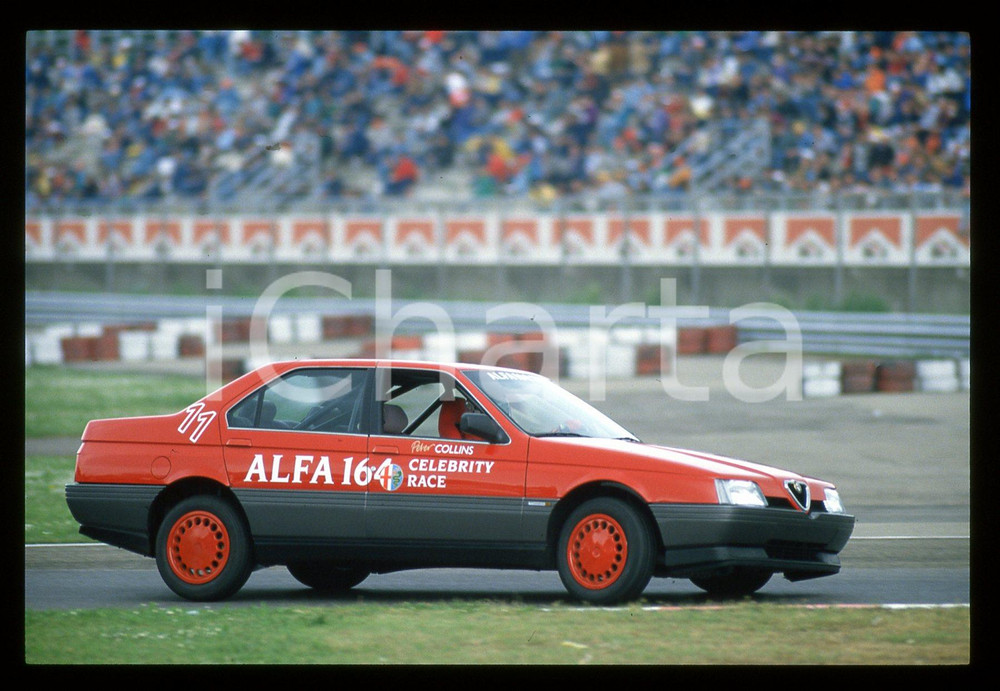 Peter COLLINS ALFA 164 CELEBRITY RACE SAN MARINO GP 1988 35 mm vintage slide Diapositiva d'epoca, in formato 35 mm.CONDIZIONI: GOODE' severamente vietata la riproduzione. Tutti i diritti sono riservati.Nella diapositiva ICharta mette in vendita, sul negozio eBay e in esclusiva sul sito "icharta" il proprio archivio composto da numerose diapositive e negativi fotografici d'epoca, tutti originali e autentici, che attraversano la storia del costume italiano tra gli la fine degli anni Sessanta e Novanta.Si tratta di uno sguardo inedito sull'attualità , la politica, la vita quotidiana, il gossip e la cultura, che fotografa il cambiamento della nazione in quest'ultimo scorcio del XX secolo. Un'occasione unica per il mercato del collezionismo, che vede finalmente disponibile un archivio eccezionale per vastità , tematiche e condizioni, in un settore (il negativo fotografico e la diapositiva) di assoluta novità  e dalle interessanti prospettive di investimento.  GOOD/buono   originale e autentica 1