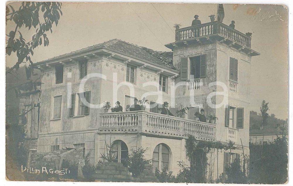 1920 ca LIGURIA (?) Villa AGOSTI - Foto CROZZA - ANIMATA RARA (1)  Fotografia d'epoca, in formato cartolina postale.Timbro a secco del fotografo. POOR/danneggiato piccole increpature diffuse ai lati; piegature angolari e minime macchie Formato: 14x9 cm originale e autentica 1