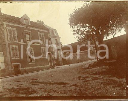 1925 ca Area di VERSAILLES - Veduta (1) - Fotografia 11x9 cm Fotografia originale d'epoca.La fotografia proviene da un più vasto album che documenta i viaggi di una famiglia di nove persone attraverso l'Europa, il Nord Africa e il Sud America.Rappresenta un'interessante testimonianza di molteplici viaggi verso luoghi esotici e lontani o verso i principali monumenti dell'Europa dell'epoca. GOOD/buono  Formato: 11x9 cm originale e autentica 1