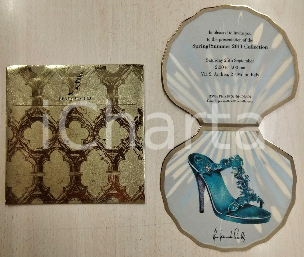 2011 MILANO - RENÉ CAOVILLA Spring / Summer collection - Invito con busta Invito originale con busta.  FAIR/discreto Lievi increspature in corrispondenza dell'apertura adesiva della busta Formato: 17x17 cm originale e autentica 1