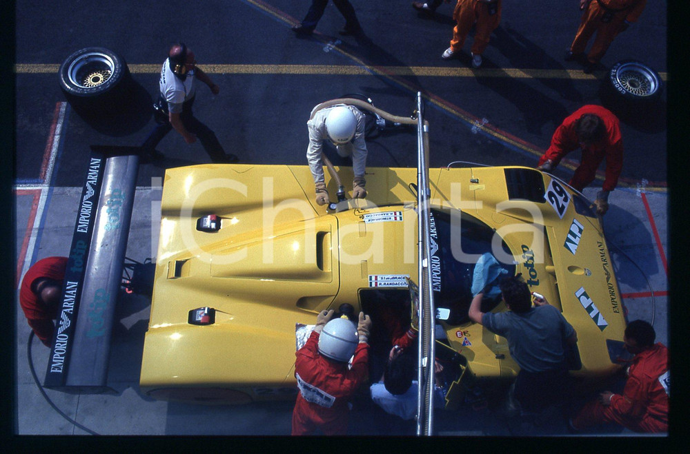 Ranieri RANDACCIO SPICE SE90C - 500 KM MONZA 1992 35 mm vintage slide 2 Diapositiva d'epoca, in formato 35 mm.CONDIZIONI: GOODE' severamente vietata la riproduzione. Tutti i diritti sono riservati.Nella diapositiva ICharta mette in vendita, sul negozio eBay e in esclusiva sul sito "icharta" il proprio archivio composto da numerose diapositive e negativi fotografici d'epoca, tutti originali e autentici, che attraversano la storia del costume italiano tra gli la fine degli anni Sessanta e Novanta.Si tratta di uno sguardo inedito sull'attualità , la politica, la vita quotidiana, il gossip e la cultura, che fotografa il cambiamento della nazione in quest'ultimo scorcio del XX secolo. Un'occasione unica per il mercato del collezionismo, che vede finalmente disponibile un archivio eccezionale per vastità , tematiche e condizioni, in un settore (il negativo fotografico e la diapositiva) di assoluta novità  e dalle interessanti prospettive di investimento.  GOOD/buono   originale e autentica 1