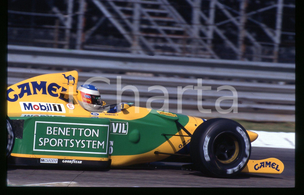 Michael SCHUMACHER BENETTON B192 - FORMULA 1 GP MONZA 1992 35 mm vintage slide 3 Diapositiva d'epoca, in formato 35 mm.CONDIZIONI: GOODE' severamente vietata la riproduzione. Tutti i diritti sono riservati.Nella diapositiva ICharta mette in vendita, sul negozio eBay e in esclusiva sul sito "icharta" il proprio archivio composto da numerose diapositive e negativi fotografici d'epoca, tutti originali e autentici, che attraversano la storia del costume italiano tra gli la fine degli anni Sessanta e Novanta.Si tratta di uno sguardo inedito sull'attualità , la politica, la vita quotidiana, il gossip e la cultura, che fotografa il cambiamento della nazione in quest'ultimo scorcio del XX secolo. Un'occasione unica per il mercato del collezionismo, che vede finalmente disponibile un archivio eccezionale per vastità , tematiche e condizioni, in un settore (il negativo fotografico e la diapositiva) di assoluta novità  e dalle interessanti prospettive di investimento.  GOOD/buono   originale e autentica 1