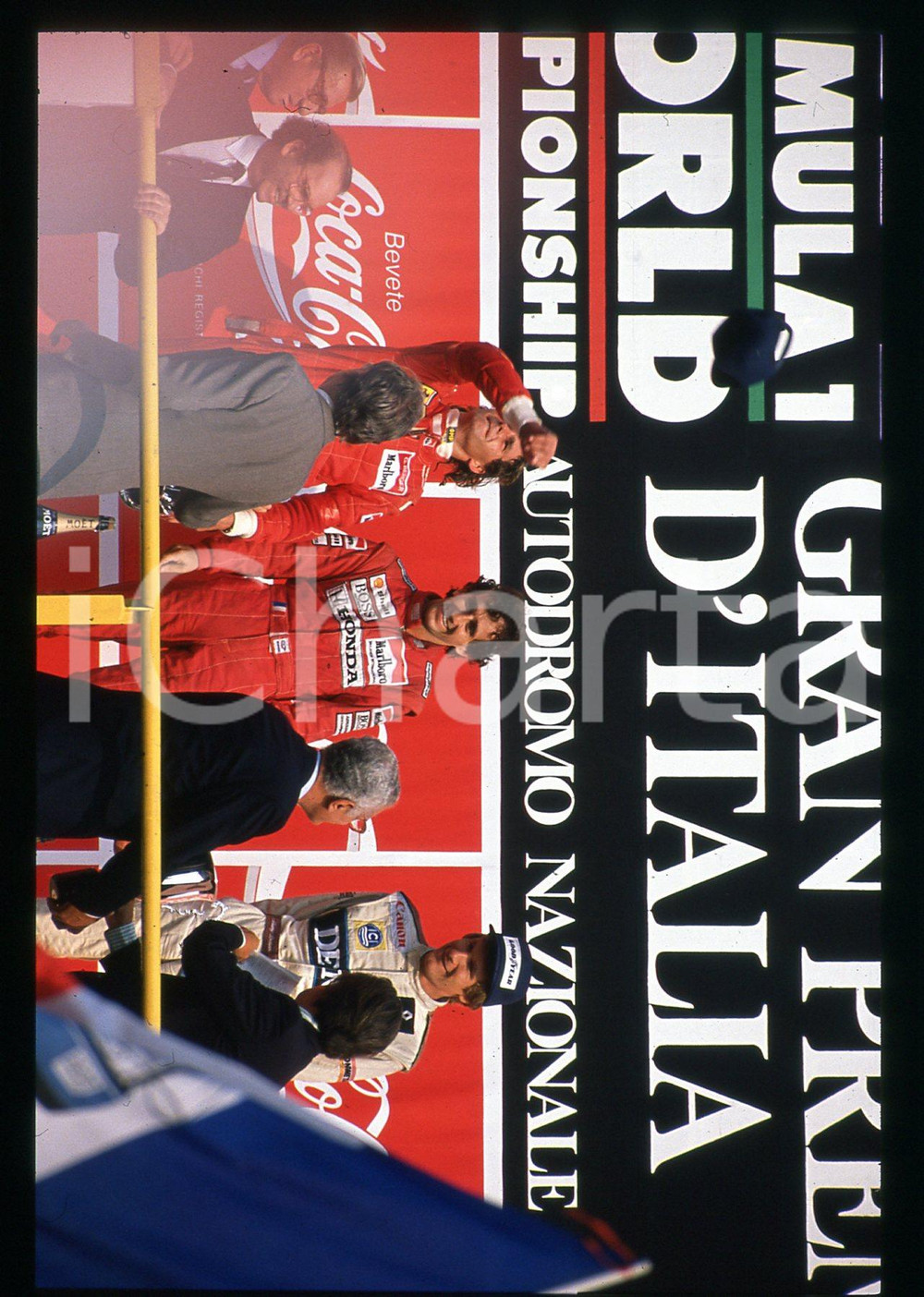 Alain PROST Gerhard BERGER Thierry BOUTSEN F1 GP MONZA 1989  35 mm vintage slide Diapositiva d'epoca, in formato 35 mm.CONDIZIONI: GOODE' severamente vietata la riproduzione. Tutti i diritti sono riservati.Nella diapositiva ICharta mette in vendita, sul negozio eBay e in esclusiva sul sito "icharta" il proprio archivio composto da numerose diapositive e negativi fotografici d'epoca, tutti originali e autentici, che attraversano la storia del costume italiano tra gli la fine degli anni Sessanta e Novanta.Si tratta di uno sguardo inedito sull'attualità , la politica, la vita quotidiana, il gossip e la cultura, che fotografa il cambiamento della nazione in quest'ultimo scorcio del XX secolo. Un'occasione unica per il mercato del collezionismo, che vede finalmente disponibile un archivio eccezionale per vastità , tematiche e condizioni, in un settore (il negativo fotografico e la diapositiva) di assoluta novità  e dalle interessanti prospettive di investimento.  GOOD/buono   originale e autentica 1