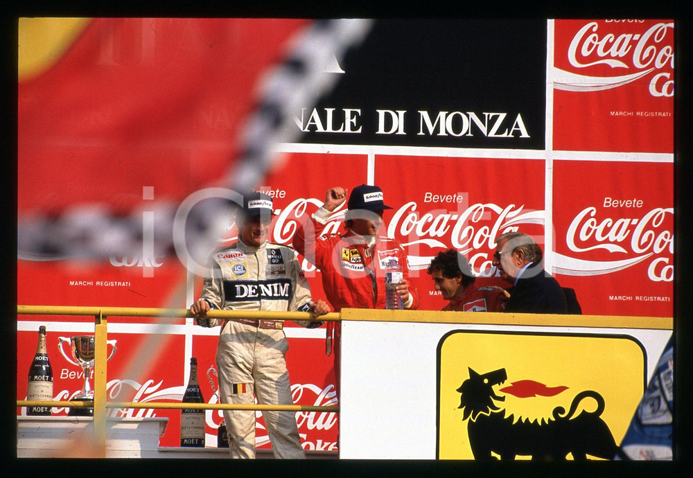 Alain PROST Gerhard BERGER Thierry BOUTSEN GP MONZA 1989  35 mm vintage slide 2 Diapositiva d'epoca, in formato 35 mm.CONDIZIONI: GOODE' severamente vietata la riproduzione. Tutti i diritti sono riservati.Nella diapositiva ICharta mette in vendita, sul negozio eBay e in esclusiva sul sito "icharta" il proprio archivio composto da numerose diapositive e negativi fotografici d'epoca, tutti originali e autentici, che attraversano la storia del costume italiano tra gli la fine degli anni Sessanta e Novanta.Si tratta di uno sguardo inedito sull'attualità , la politica, la vita quotidiana, il gossip e la cultura, che fotografa il cambiamento della nazione in quest'ultimo scorcio del XX secolo. Un'occasione unica per il mercato del collezionismo, che vede finalmente disponibile un archivio eccezionale per vastità , tematiche e condizioni, in un settore (il negativo fotografico e la diapositiva) di assoluta novità  e dalle interessanti prospettive di investimento.  GOOD/buono   originale e autentica 1