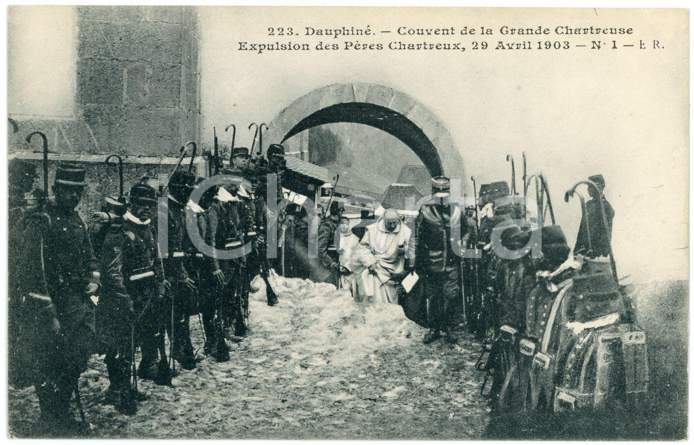 1905 ca FRANCE GRANDE CHARTREUSE Expulsion Pères Chartreux 1903 *Carte (1)  Cartolina postale d'epoca, non viaggiata.Timbro del Couvent de la Grande Chartreuse al verso. GOOD/buono  Formato: 14x9 cm originale e autentica 1