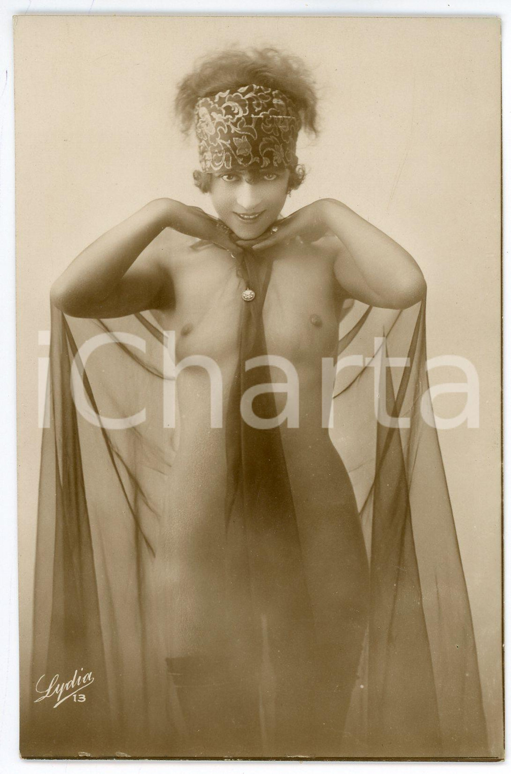 1910 ca VINTAGE EROTIC Nude woman posing with a veil *Postcard risque LYDIA  Fotografia seriale d'epoca, in formato cartolina postale, priva di stampa al verso.EDITORE: Lydia - n° 13 GOOD/buono  Formato: 9x14 cm originale e autentica 1