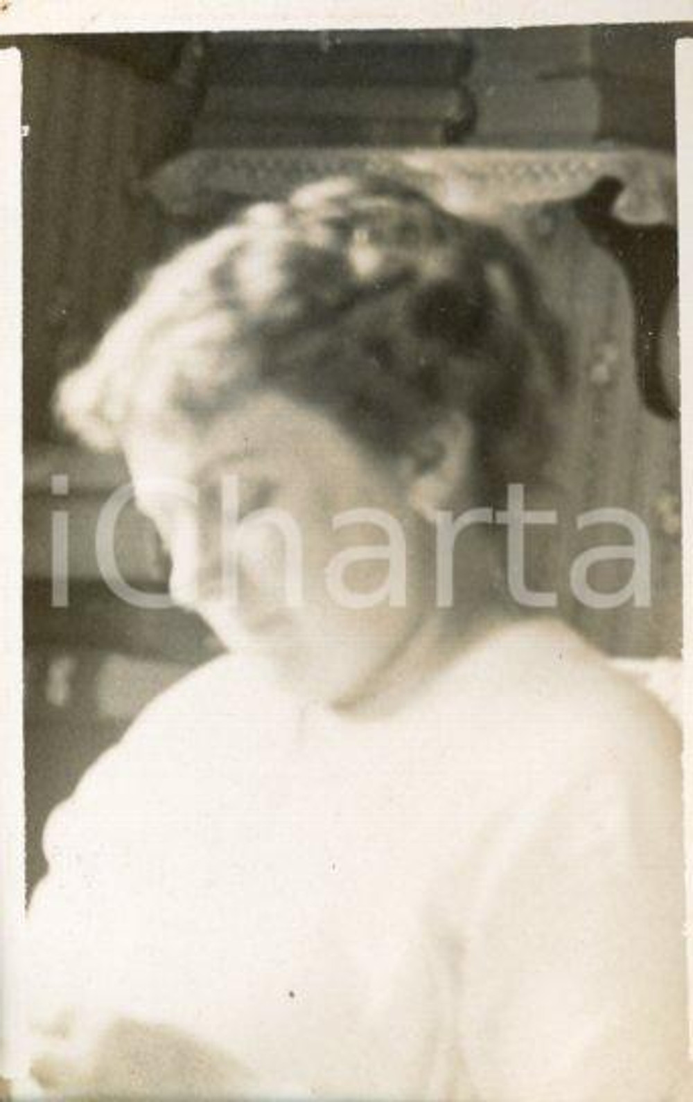 1914 ROMA Emilia PETTOLETI - Ritratto - Fotocartolina Luigi GREA Fotografia originale d'epoca, in formato cartolina postale.Si tratta di uno scatto realizzato da un fotografo amatoriale, Luigi "Gigi" Grea, funzionario delle ferrovie. GOOD/buono piccolo foro angolare; immagine sfocata in origine Formato: 9x14 cm originale e autentica 1