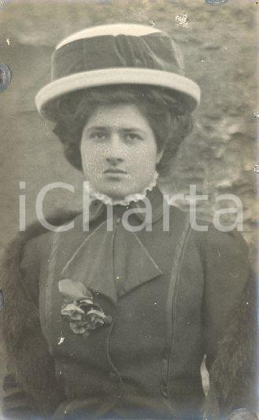 1915 ca BRENO (BS) Beatrice TAGLIERINI MONTIGLIO *Fotocartolina Luigi GREA 4 Fotografia originale d'epoca, in formato cartolina postale.Si tratta di uno scatto realizzato da un fotografo amatoriale, Luigi "Gigi" Grea, funzionario delle ferrovie. POOR/danneggiato ritocchi marginali e sbrecciature marginali Formato: 9x14 cm originale e autentica 1