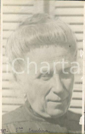 1921 L'AQUILA Famiglia CANTERA - Ritratto di donna *Foto Luigi GREA Fotografia originale d'epoca, in formato cartolina postale.Si tratta di uno scatto realizzato da un fotografo amatoriale, Luigi "Gigi" Grea, funzionario delle ferrovie. FAIR/discreto abrasioni marginali e ritocchi manuali Formato: 9x14 cm originale e autentica 1