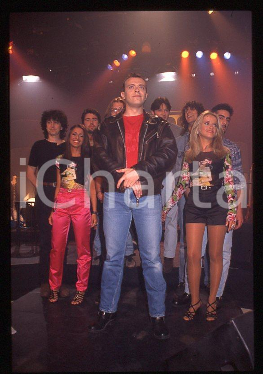 883 Max PEZZALI Paola e Chiara IEZZI 1995 - 35mm vintage slide (10) Diapositiva originale, in formato 35 mm.La foto venne scattata durante le riprese dello speciale dedicato all'album "La donna il sogno & il grande incubo" trasmesso su Italia 1.Per i diritti rivolgersi a ICharta.E' severamente vietata la riproduzione. Tutti i diritti sono riservati.ICharta mette in vendita, sul negozio eBay e in esclusiva sul sito "icharta" il proprio archivio composto da numerose diapositive e negativi fotografici d'epoca, tutti originali e autentici, che attraversano la storia del costume tra la fine degli anni Sessanta e Novanta.Si tratta di uno sguardo inedito sull'attualità , la politica, la vita quotidiana, il gossip e la cultura, che fotografa il cambiamento della nazione in quest'ultimo scorcio del XX secolo.Un'occasione unica per il mercato del collezionismo, che vede finalmente disponibile un archivio eccezionale per vastità , tematiche e condizioni, in un settore (il negativo fotografico e la diapositiva) di assoluta novità e dalle interessanti prospettive di investimento. GOOD/buono   originale e autentica 1