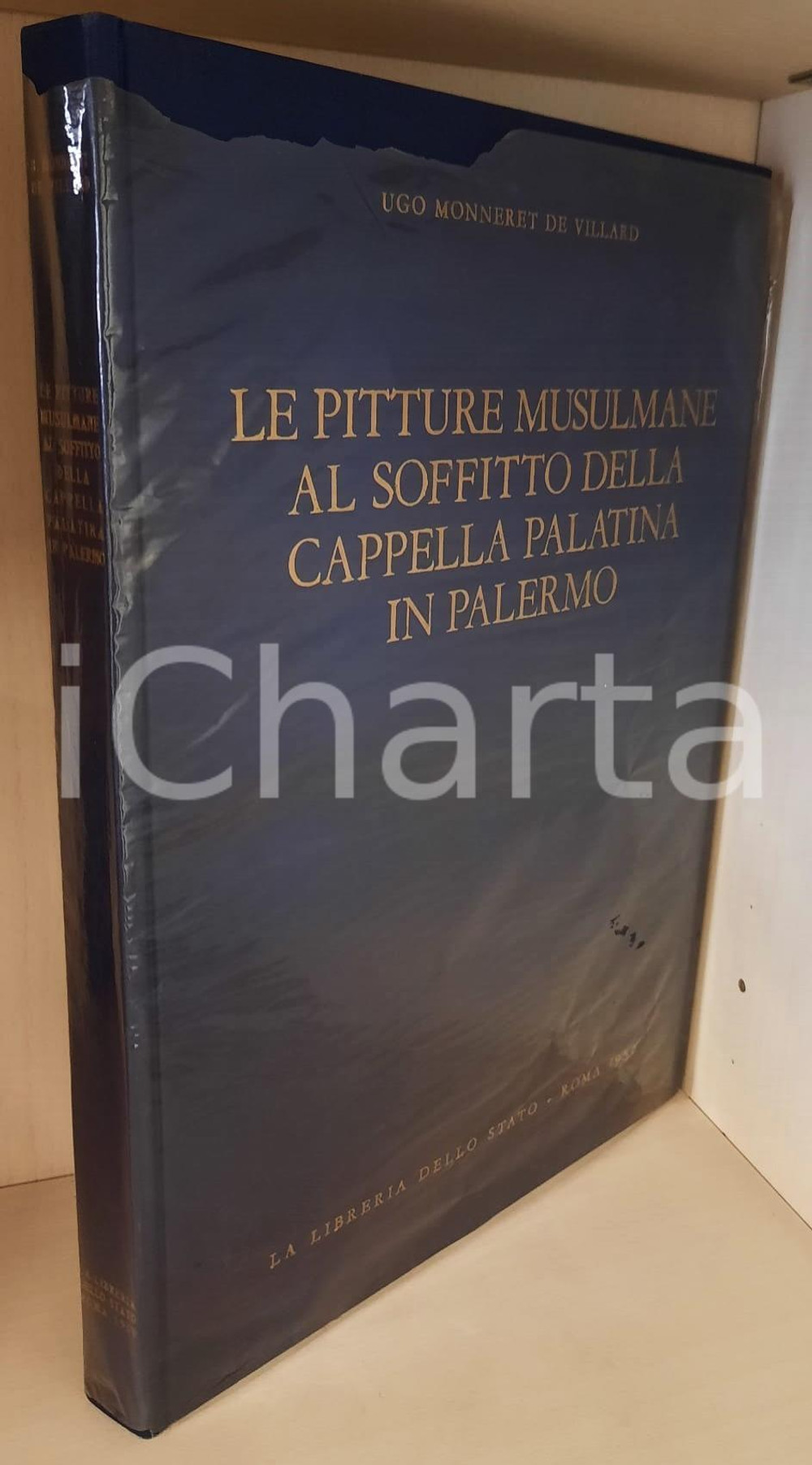 1950 MONNERET Pitture musulmane al soffitto della Cappella Palatina in Palermo Legatura editoriale in tela blu con titoli in oro sul piatto e sul dorso. Sovraccoperta in acetato.Autore: Ugo Monneret de Villard. A cura dell'Istituto Nazionale di Archeologia e Storia dell'Arte. Tiratura limitata di 1250 copie (esemplare n° 979).PAGINE: 82 + 250 tavole in b/n fuori testoEDITORE: La Libreria Dello Stato - Roma GOOD/buono ma strappi alla sovraccoperta in acetato Formato: 34x25 cm originale e autentica 1