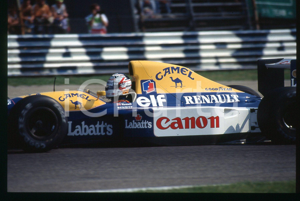 Nigel MANSELL su WILLIAMS FW14B - FORMULA 1 GP MONZA 1992 35 mm vintage slide 5 Diapositiva d'epoca, in formato 35 mm.CONDIZIONI: GOODE' severamente vietata la riproduzione. Tutti i diritti sono riservati.Nella diapositiva ICharta mette in vendita, sul negozio eBay e in esclusiva sul sito "icharta" il proprio archivio composto da numerose diapositive e negativi fotografici d'epoca, tutti originali e autentici, che attraversano la storia del costume italiano tra gli la fine degli anni Sessanta e Novanta.Si tratta di uno sguardo inedito sull'attualità , la politica, la vita quotidiana, il gossip e la cultura, che fotografa il cambiamento della nazione in quest'ultimo scorcio del XX secolo. Un'occasione unica per il mercato del collezionismo, che vede finalmente disponibile un archivio eccezionale per vastità , tematiche e condizioni, in un settore (il negativo fotografico e la diapositiva) di assoluta novità e dalle interessanti prospettive di investimento.  GOOD/buono   originale e autentica 1