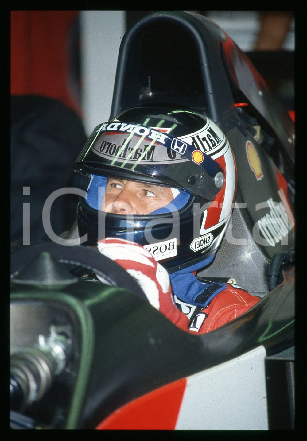 Gerhard BERGER su MCLAREN MP4/7A - FORMULA 1 GP MONZA 1992 35 mm vintage slide 2 Diapositiva d'epoca, in formato 35 mm.CONDIZIONI: GOODE' severamente vietata la riproduzione. Tutti i diritti sono riservati.Nella diapositiva ICharta mette in vendita, sul negozio eBay e in esclusiva sul sito "icharta" il proprio archivio composto da numerose diapositive e negativi fotografici d'epoca, tutti originali e autentici, che attraversano la storia del costume italiano tra gli la fine degli anni Sessanta e Novanta.Si tratta di uno sguardo inedito sull'attualità , la politica, la vita quotidiana, il gossip e la cultura, che fotografa il cambiamento della nazione in quest'ultimo scorcio del XX secolo. Un'occasione unica per il mercato del collezionismo, che vede finalmente disponibile un archivio eccezionale per vastità , tematiche e condizioni, in un settore (il negativo fotografico e la diapositiva) di assoluta novità e dalle interessanti prospettive di investimento.  GOOD/buono   originale e autentica 1