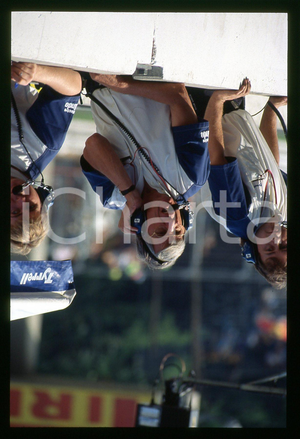 Ken TYRRELL al muretto - FORMULA 1 GP MONZA 1992 35 mm vintage slide Diapositiva d'epoca, in formato 35 mm.CONDIZIONI: GOODE' severamente vietata la riproduzione. Tutti i diritti sono riservati.Nella diapositiva ICharta mette in vendita, sul negozio eBay e in esclusiva sul sito "icharta" il proprio archivio composto da numerose diapositive e negativi fotografici d'epoca, tutti originali e autentici, che attraversano la storia del costume italiano tra gli la fine degli anni Sessanta e Novanta.Si tratta di uno sguardo inedito sull'attualità , la politica, la vita quotidiana, il gossip e la cultura, che fotografa il cambiamento della nazione in quest'ultimo scorcio del XX secolo. Un'occasione unica per il mercato del collezionismo, che vede finalmente disponibile un archivio eccezionale per vastità , tematiche e condizioni, in un settore (il negativo fotografico e la diapositiva) di assoluta novità e dalle interessanti prospettive di investimento.  GOOD/buono   originale e autentica 1