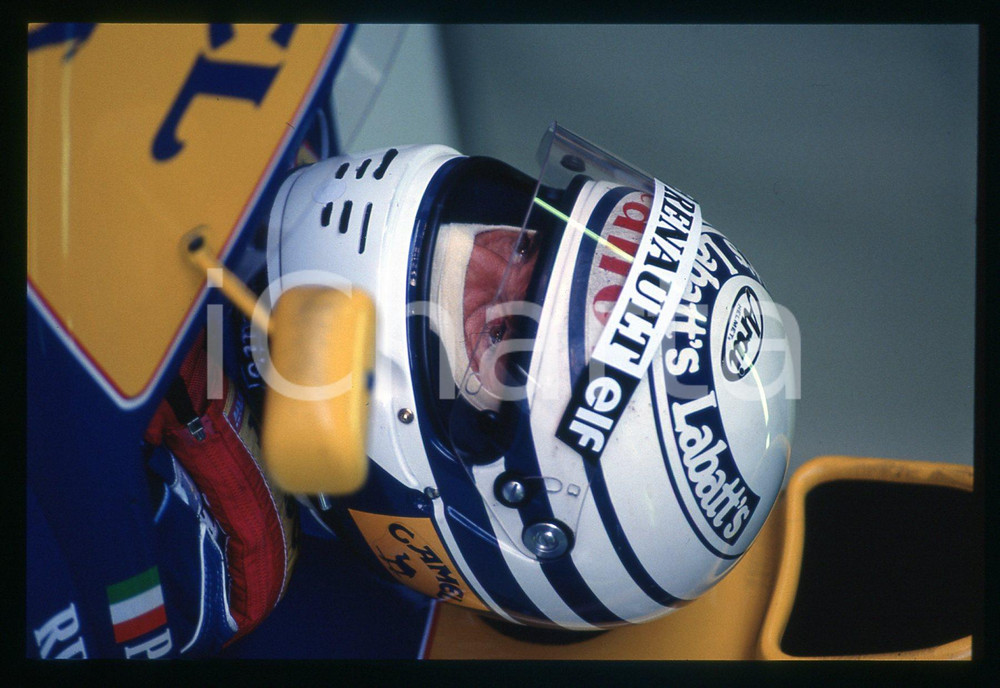 Riccardo PATRESE su WILLIAMS FW14B FORMULA 1 GP MONZA 1992 35 mm vintage slide 3 Diapositiva d'epoca, in formato 35 mm.CONDIZIONI: GOODE' severamente vietata la riproduzione. Tutti i diritti sono riservati.Nella diapositiva ICharta mette in vendita, sul negozio eBay e in esclusiva sul sito "icharta" il proprio archivio composto da numerose diapositive e negativi fotografici d'epoca, tutti originali e autentici, che attraversano la storia del costume italiano tra gli la fine degli anni Sessanta e Novanta.Si tratta di uno sguardo inedito sull'attualità , la politica, la vita quotidiana, il gossip e la cultura, che fotografa il cambiamento della nazione in quest'ultimo scorcio del XX secolo. Un'occasione unica per il mercato del collezionismo, che vede finalmente disponibile un archivio eccezionale per vastità , tematiche e condizioni, in un settore (il negativo fotografico e la diapositiva) di assoluta novità e dalle interessanti prospettive di investimento.  GOOD/buono   originale e autentica 1