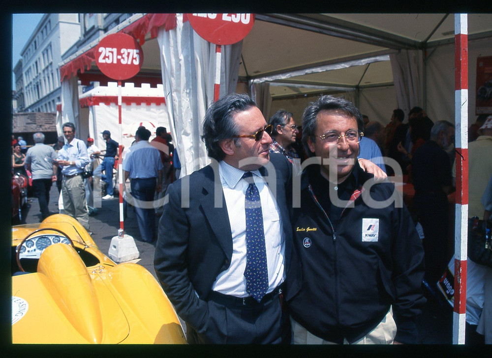 Emilio GNUTTI e Luigi LUCCHINI 1000 MIGLIA - BRESCIA 1999 35 mm vintage slide Diapositiva d'epoca, in formato 35 mm.CONDIZIONI: GOODE' severamente vietata la riproduzione. Tutti i diritti sono riservati.Nella diapositiva ICharta mette in vendita, sul negozio eBay e in esclusiva sul sito "icharta" il proprio archivio composto da numerose diapositive e negativi fotografici d'epoca, tutti originali e autentici, che attraversano la storia del costume italiano tra gli la fine degli anni Sessanta e Novanta.Si tratta di uno sguardo inedito sull'attualità , la politica, la vita quotidiana, il gossip e la cultura, che fotografa il cambiamento della nazione in quest'ultimo scorcio del XX secolo. Un'occasione unica per il mercato del collezionismo, che vede finalmente disponibile un archivio eccezionale per vastità , tematiche e condizioni, in un settore (il negativo fotografico e la diapositiva) di assoluta novità e dalle interessanti prospettive di investimento.  GOOD/buono   originale e autentica 1