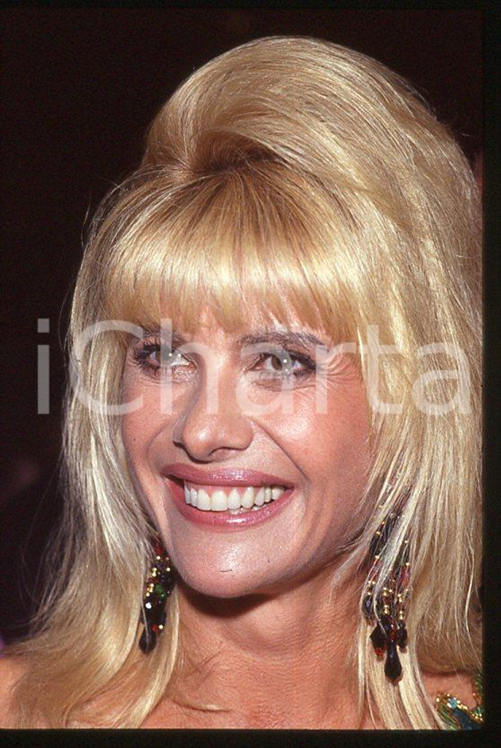 Ivana TRUMP Ritratto dell'imprenditrice 1985 ca - 35mm vintage slide (4) Diapositiva originale, in formato 35 mm.Per i diritti rivolgersi a ICharta.E' severamente vietata la riproduzione. Tutti i diritti sono riservati.ICharta mette in vendita, sul negozio eBay e in esclusiva sul sito "icharta" il proprio archivio composto da numerose diapositive e negativi fotografici d'epoca, tutti originali e autentici, che attraversano la storia del costume tra la fine degli anni Sessanta e Novanta.Si tratta di uno sguardo inedito sull'attualità , la politica, la vita quotidiana, il gossip e la cultura, che fotografa il cambiamento della nazione in quest'ultimo scorcio del XX secolo.Un'occasione unica per il mercato del collezionismo, che vede finalmente disponibile un archivio eccezionale per vastità , tematiche e condizioni, in un settore (il negativo fotografico e la diapositiva) di assoluta novità e dalle interessanti prospettive di investimento. GOOD/buono   originale e autentica 1