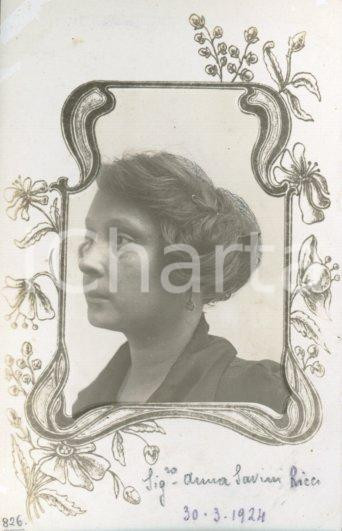 1924 ROMA Ritratto di Anna SAVINI RICCI *Fotocartolina Luigi GREA (1) Fotografia originale d'epoca, in formato cartolina postale.Si tratta di uno scatto realizzato da un fotografo amatoriale, Luigi "Gigi" Grea, funzionario delle ferrovie.Didascalia manoscritta al recto e al verso, autografa del fotografo. GOOD/buono lievi ritocchi manuali Formato: 9x14 cm originale e autentica 1