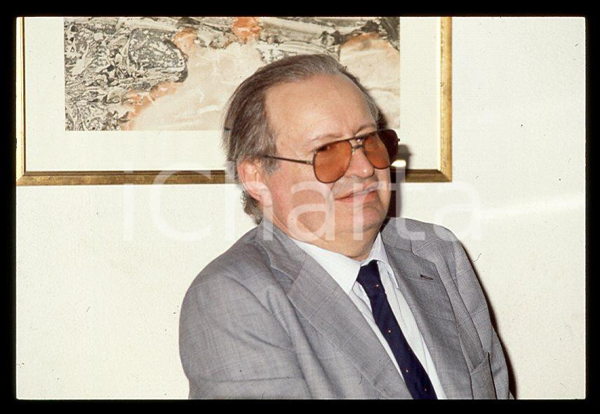 JAZZ Romano MUSSOLINI al pianoforte 1990 ca - 35mm vintage slide (10) Diapositiva originale, in formato 35 mm.Per i diritti rivolgersi a ICharta.E' severamente vietata la riproduzione. Tutti i diritti sono riservati.ICharta mette in vendita, sul negozio eBay e in esclusiva sul sito "icharta" il proprio archivio composto da numerose diapositive e negativi fotografici d'epoca, tutti originali e autentici, che attraversano la storia del costume tra la fine degli anni Sessanta e Novanta.Si tratta di uno sguardo inedito sull'attualità , la politica, la vita quotidiana, il gossip e la cultura, che fotografa il cambiamento della nazione in quest'ultimo scorcio del XX secolo.Un'occasione unica per il mercato del collezionismo, che vede finalmente disponibile un archivio eccezionale per vastità , tematiche e condizioni, in un settore (il negativo fotografico e la diapositiva) di assoluta novità e dalle interessanti prospettive di investimento. GOOD/buono   originale e autentica 1