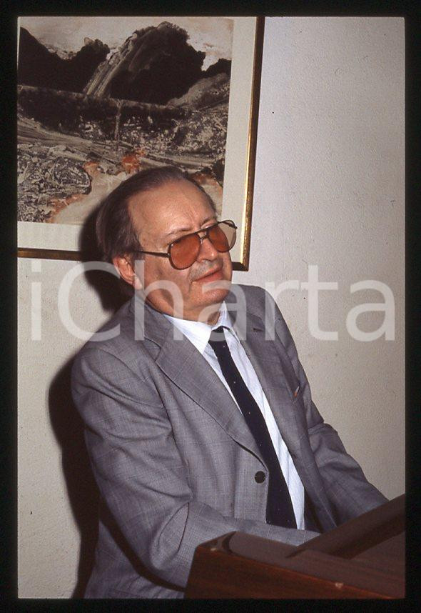 JAZZ Romano MUSSOLINI al pianoforte 1990 ca - 35mm vintage slide (13) Diapositiva originale, in formato 35 mm.Per i diritti rivolgersi a ICharta.E' severamente vietata la riproduzione. Tutti i diritti sono riservati.ICharta mette in vendita, sul negozio eBay e in esclusiva sul sito "icharta" il proprio archivio composto da numerose diapositive e negativi fotografici d'epoca, tutti originali e autentici, che attraversano la storia del costume tra la fine degli anni Sessanta e Novanta.Si tratta di uno sguardo inedito sull'attualità , la politica, la vita quotidiana, il gossip e la cultura, che fotografa il cambiamento della nazione in quest'ultimo scorcio del XX secolo.Un'occasione unica per il mercato del collezionismo, che vede finalmente disponibile un archivio eccezionale per vastità , tematiche e condizioni, in un settore (il negativo fotografico e la diapositiva) di assoluta novità e dalle interessanti prospettive di investimento. GOOD/buono   originale e autentica 1